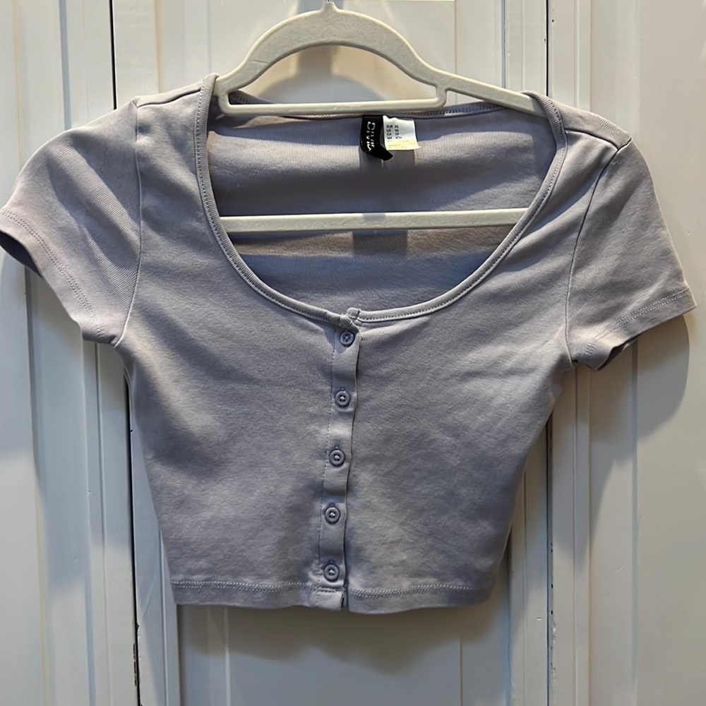 Cropped purple tee